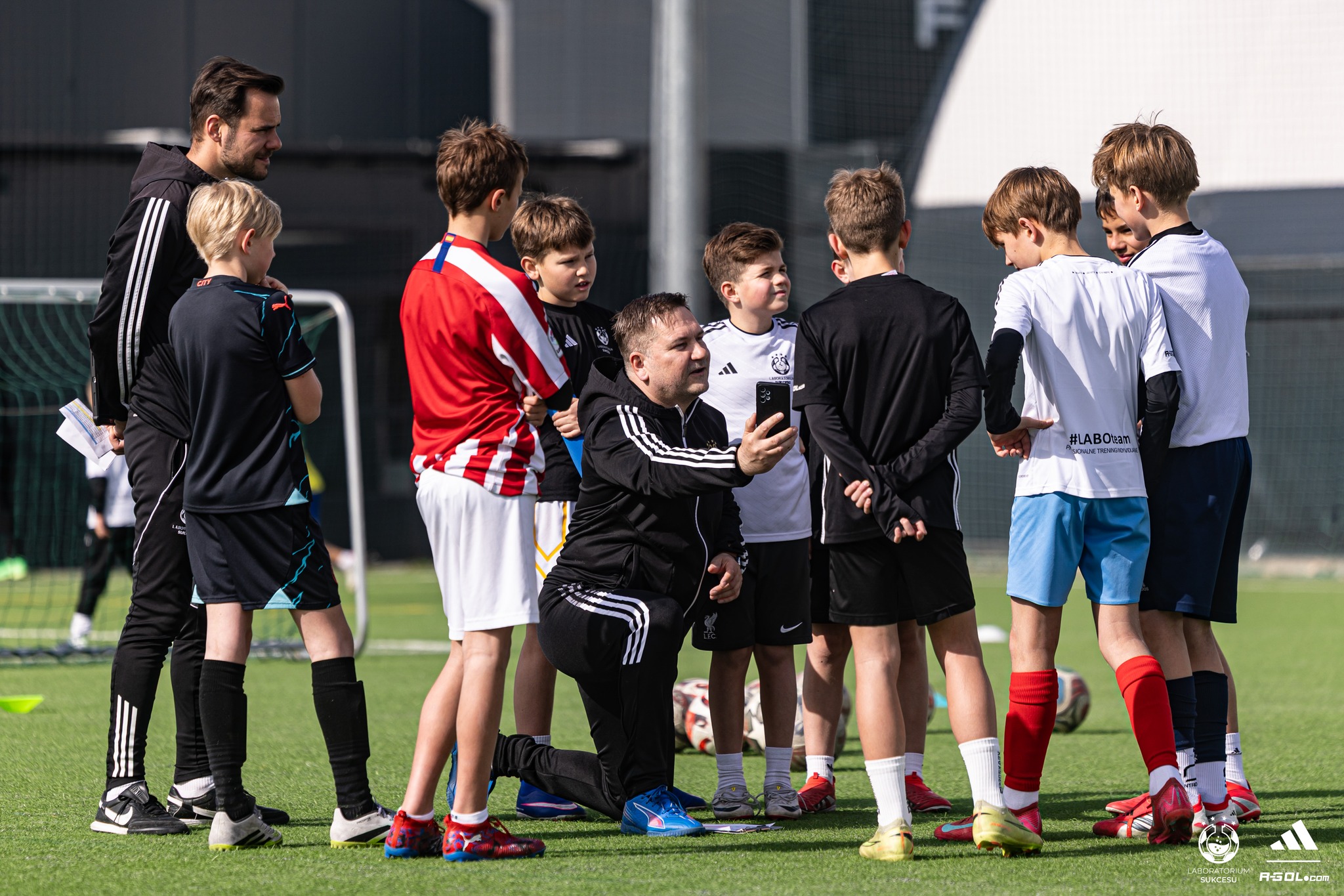 Trener SportMind Team podczas wystąpienia publicznego